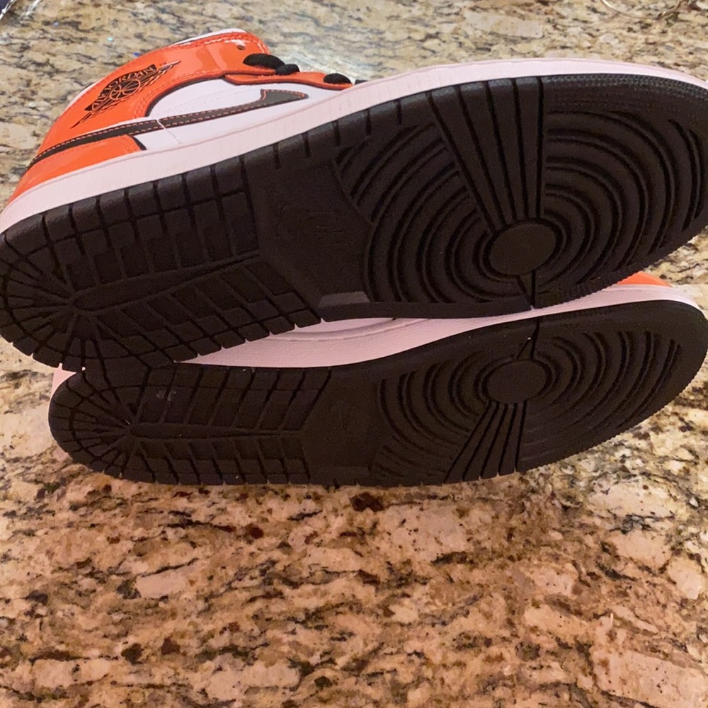 New Jordan 1 Mid SE Turf Orange - Picture 11 of 13